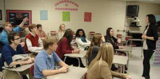 加拿大安大略省高中因疫情取消考试,大学表示不影响录取