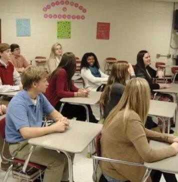 加拿大安大略省高中因疫情取消考试,大学表示不影响录取