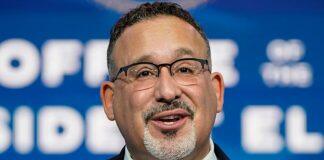 美国参议院确认米格尔·卡多纳的教育部部长提名