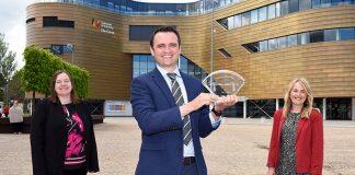 英国提赛德大学工程专业毕业生荣获Transporter Bridge大奖