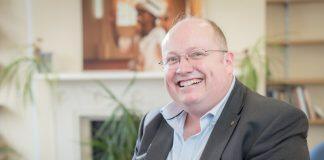 英国赫尔大学历史讲师埃文斯获得皇家历史学会表彰