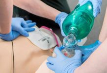 赫尔大学护理学系首批学生毕业