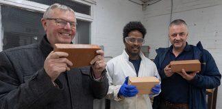 提赛德大学毕业生Feysal Shifa利用回收黏土成功研制出“再生”砖