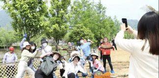 温州肯恩大学学子用劳动创造美丽校园