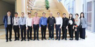 青山控股集团一行访问温州肯恩大学