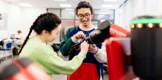 英国赫尔大学:人们对人类行为的理解比对机器人行为的理解更快