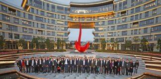 梁振英先生率香港商企及机构代表一行到香港科技大学访问交流