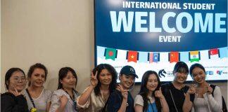 与国际学生共同编织城市多元文化