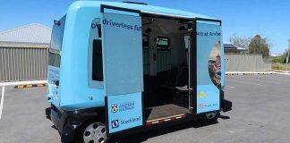 西澳大学自主研发无人驾驶公交车试运行