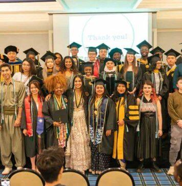 爱荷华大学国际项目部联合多部门打造专属于国际学生的毕业庆祝仪式