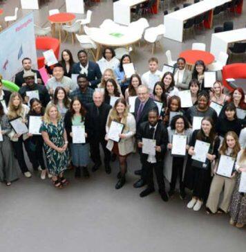 英国伯恩茅斯大学学生在就业能力技能比赛中获奖