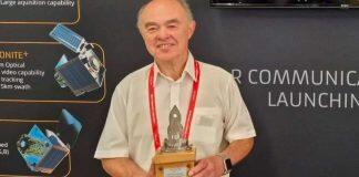 英国萨里大学教授获小型卫星年会终身成就奖