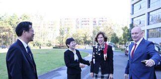 英国驻华大使吴若兰女士率团访问宁波诺丁汉大学