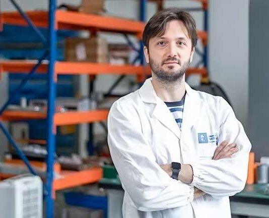 宁波诺丁汉大学姜保罗·布题驰教授荣获“西湖友谊奖”