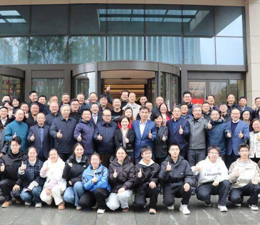 南京大学2025年度无锡校友奖助学金颁奖仪式举行